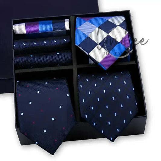 Men’s tie and pocket square gift set.