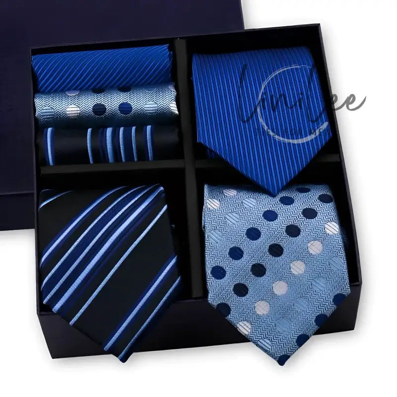 Necktie and pocket square gift set.