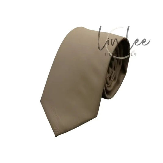 Beige necktie.