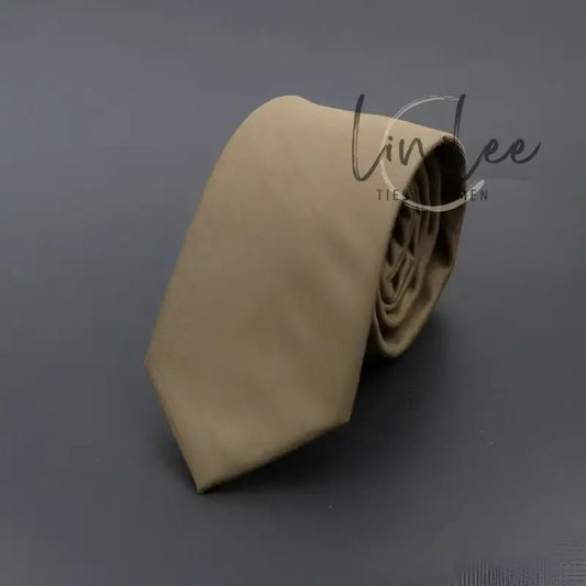 Beige necktie.