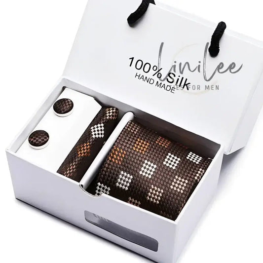 Men’s tie and cufflink gift set.
