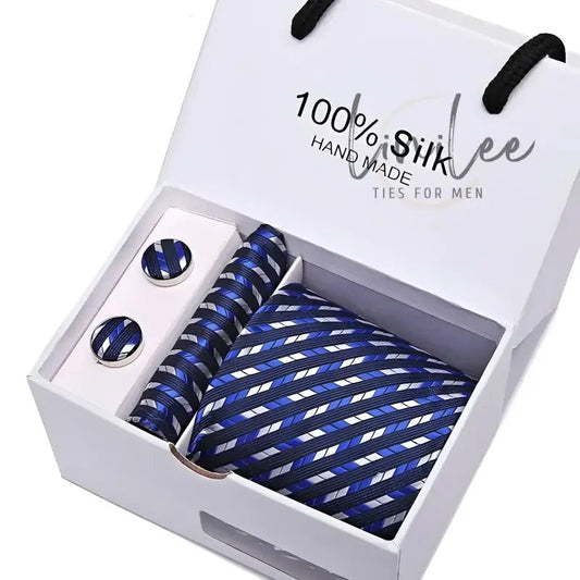 Men’s tie and cufflink gift set.