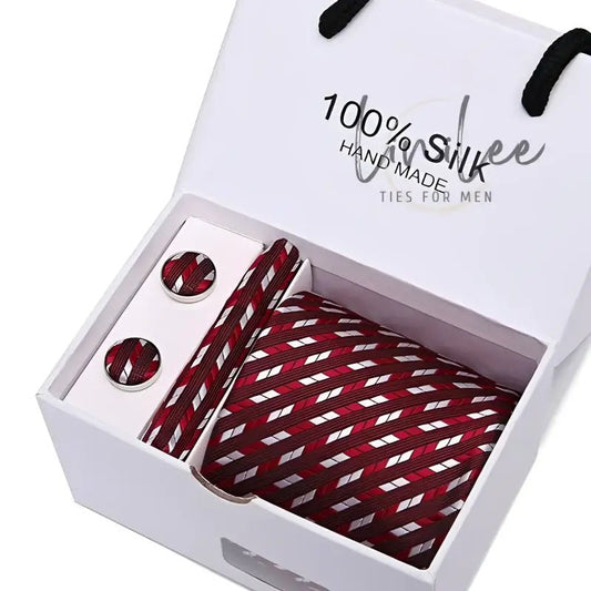 Men’s tie and cufflink gift set.